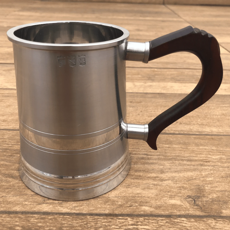 Caneca em Estanho Wood Premium Para Cerveja 480 ml